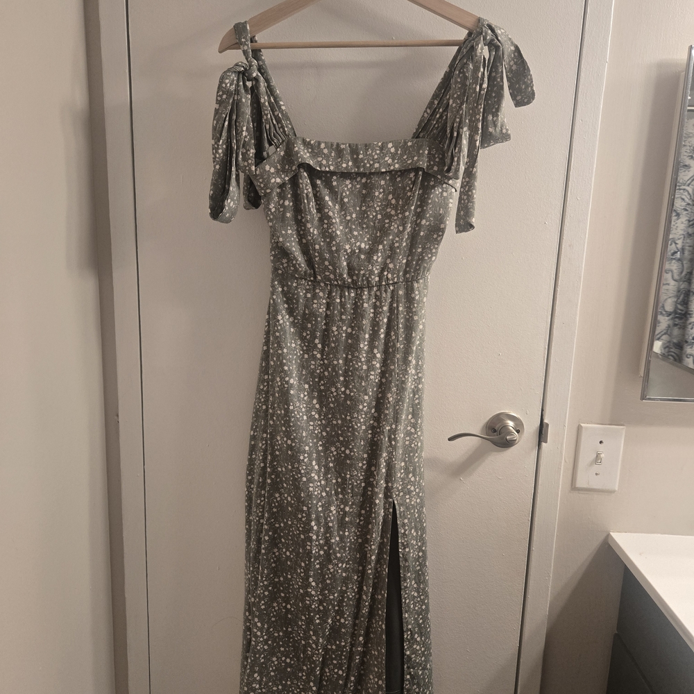 Francesca's Collections Green Floral Maxi Dress